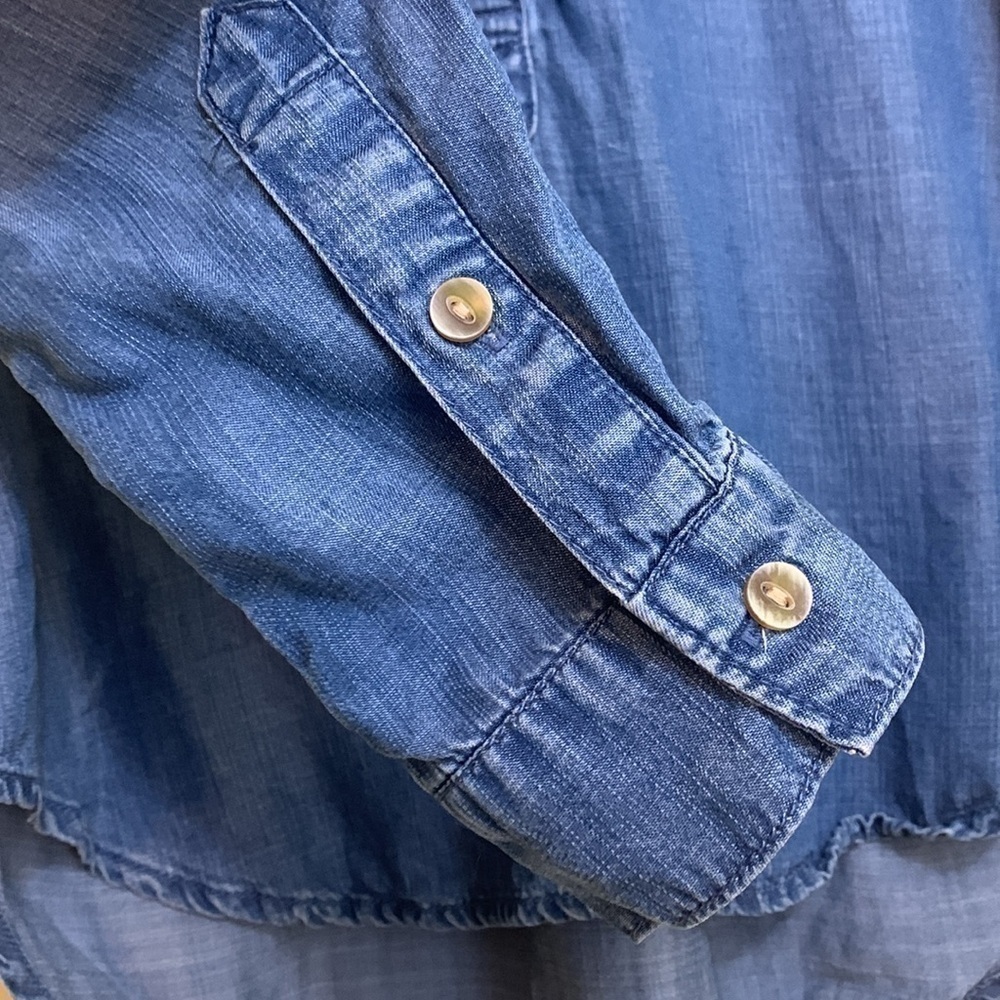 Cloth & Stone | 100% Tencel Blue Denim Hi Lo Rounded Hem 3 Button Top Shirt S - Picture 10 of 17